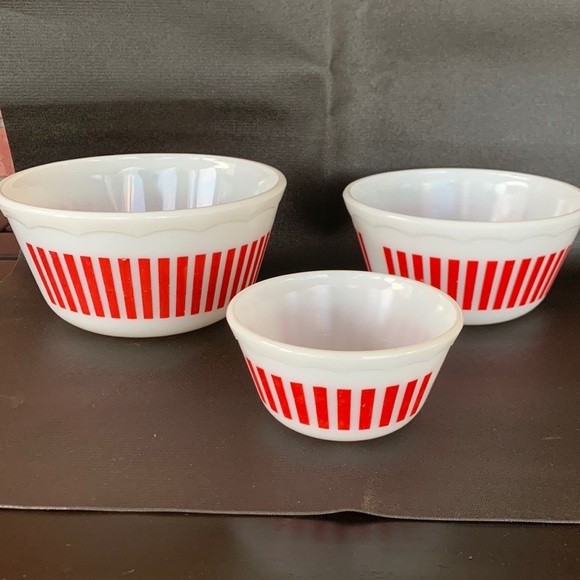 Hazel atlas Other - Hazel atlas, scalloped, red and white mixing bowls